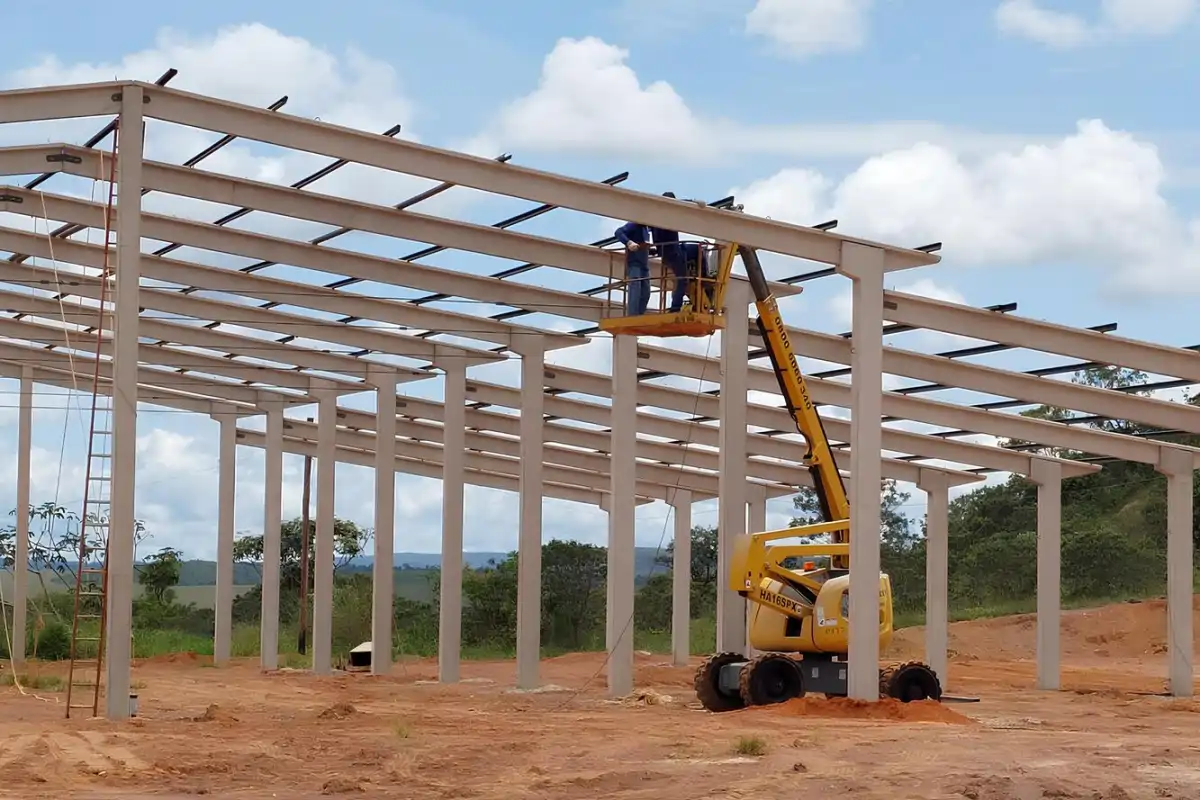 Montagem da estrutura metálica — Proconst